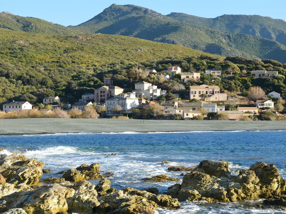 Corniche, rochers et montagnes de Jijel